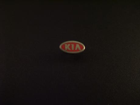 Kia (Zuid-Koreaans automerk), zilverkleurige letters, logo